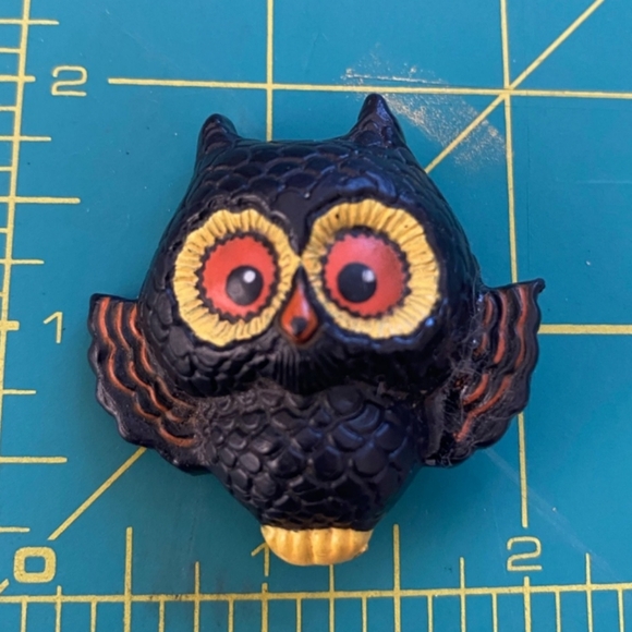 Vintage Owl Pin, Halloween Owl Brooch, Spooky Orange Eyed Owl - Picture 7 of 9